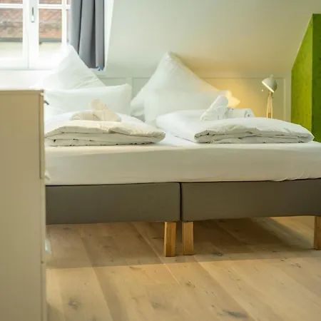 Gaestehaus Am Schlossplatz, Z. 4 *